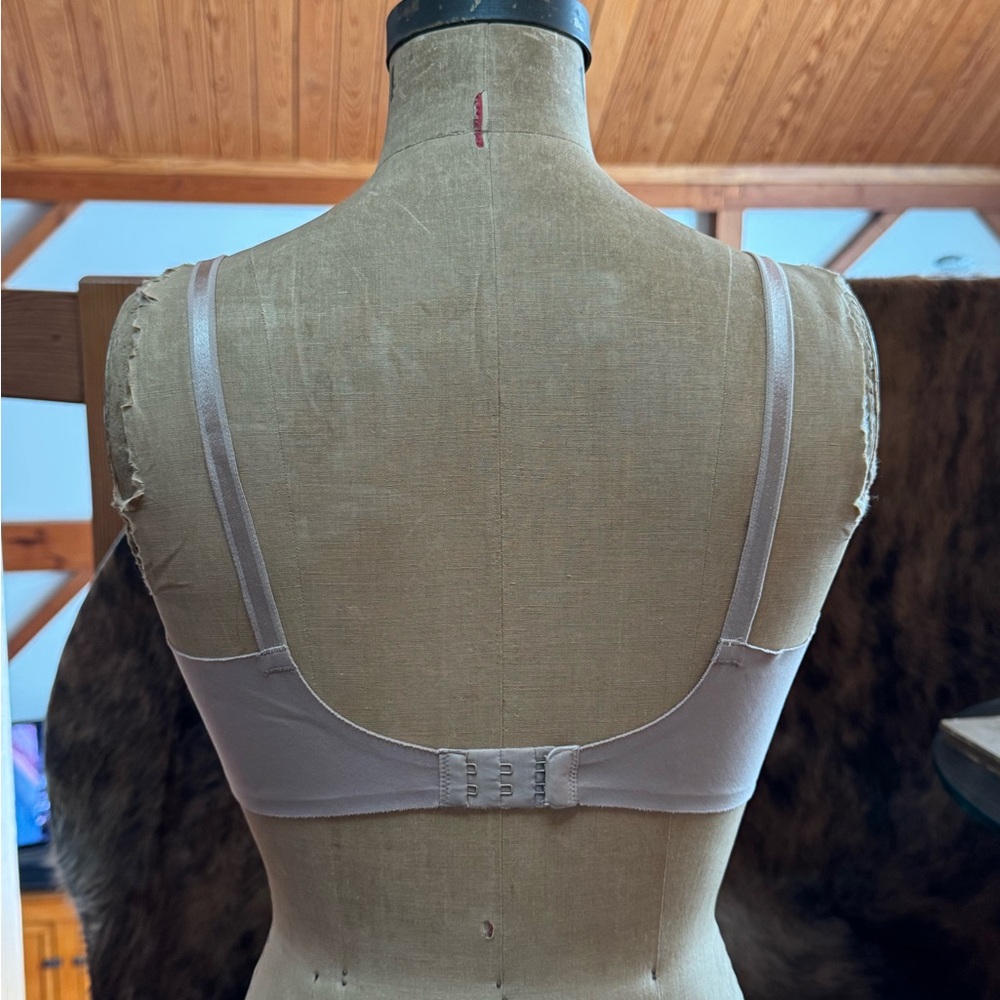 Warner’s No Side Effects Wireless Bras 36B Nude Lot of 2 Gently Worn - Picture 3 of 4